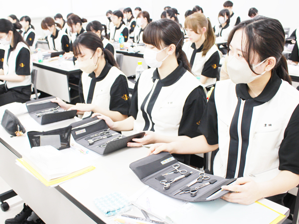 シザーの構造と綿棒作りを勉強！